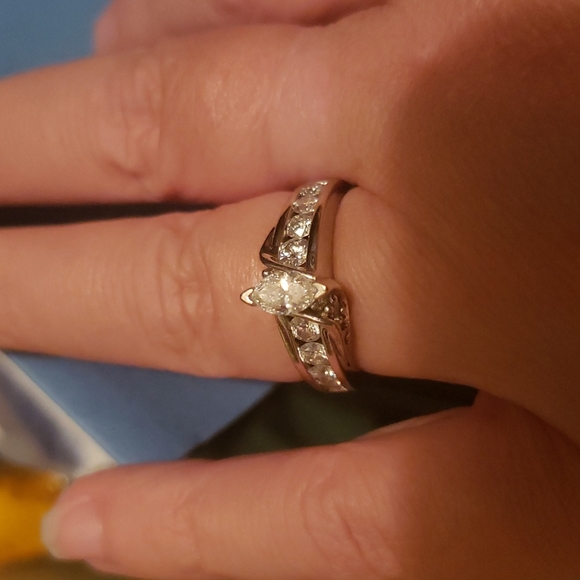 14K white gold diamond ring - Picture 7 of 7